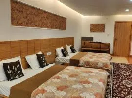 Golden Oak- 5 min walk from golden temple