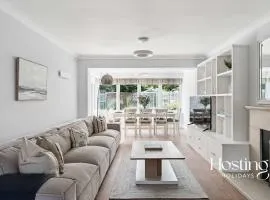 Lavender House - Spacious Henley Home with Parking