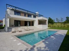 Villa Castanea s bazenom, jacuzzijem, saunom