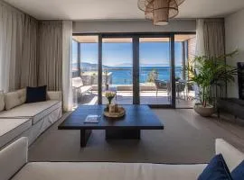 1-Bedroom Seafront Flat with Hotel Amenities