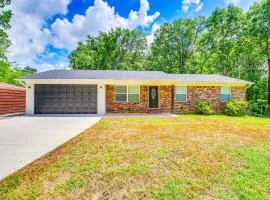 6 Mi to Dtwn Hot Springs Abode with Yard!