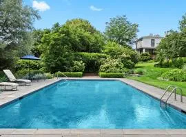 Stunning Cottage in Famous KY Garden -Sleeps 2