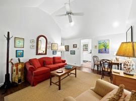 Stunning Cottage in Famous KY Garden -Sleeps 2，Prospect的飯店