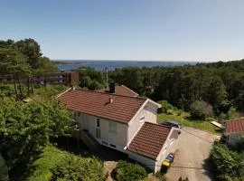 Hus med havutsikt og stor terrasse