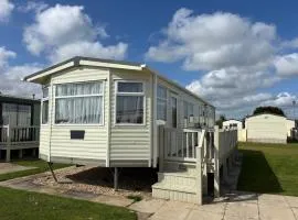 Meadow Lakes 71 - Golden Palm Resort - Pet Friendly - On site Swimming Pool - On site club house - Meadow Lakes Caravan Hire