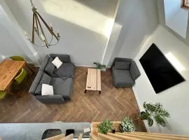 The garden house, separate entrance, free parking