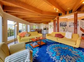 16 Mi to Schweitzer Mtn Family Gem in Sagle!, hotel v destinaci Sagle