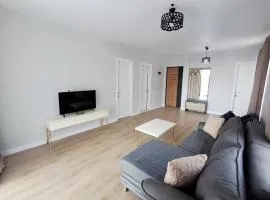 Bright Spacious Family Apartment in White Sails
