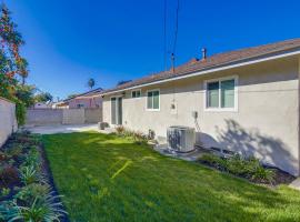 Beautiful Remodel 3 Bedroom 2 bathroom Home with Pool & Jacuzzi, hotel v destinaci Fullerton