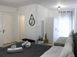 White Ruby Sea Side Studio