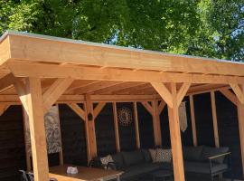 Prachtige stacaravan met heerlijke overkapping, hotel di Eext