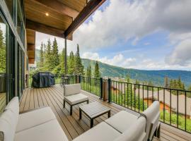 Ski-InandSki-Out Schweitzer Mtn Home Decks and Views!, khách sạn spa ở Sandpoint