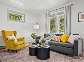 The Canary 2BR Gem in Downtown Drumheller, Hotel in Drumheller