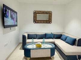 High Rise Royal Luxury 2 BHK with Private Patio、グルガオンのホテル