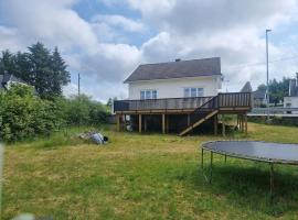 Child and Pet friendly house, vila v destinaci Spangereid