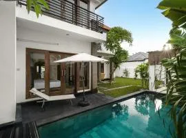 Beautiful villa on the beach side, large garden, parking