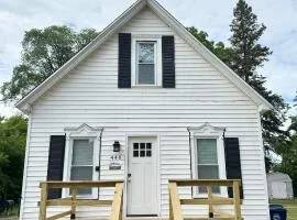 Short Walk to Niagara Falls 6 Bedrooms