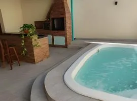 Casa com PiSCiNA e BANHEiRA no Centro de Joinville