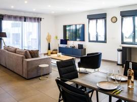 Lovely T3, hotel em Décines-Charpieu