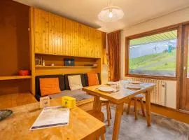 4-Bed Apartment Ski-In Ski-Out in Méribel Mottaret