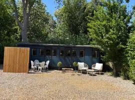 Hideaway carriage