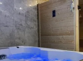 Maison privative SPA Jacuzzi Sauna Salle de jeux