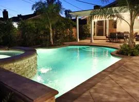 Highly Upgraded, 5 Bed, 45 ba, New Pool w/Jacuzzi, 1/2 mile walk to Disney