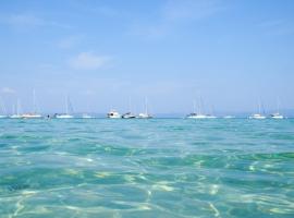 HEBERGEMENTS BATEAUX A QUAI, boat in Porquerolles