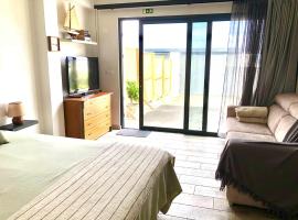 Seacrets Beach House, alojamento com cozinha em Praia do Almoxarife