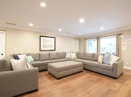 Upscale 6 Bed, 5 Ba, New Pool W/Jacuzzi, 1/2 Mile Walk to Disney