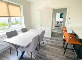 Luxury House Newbridge Kildare - 3 double bedrooms - sleeps 6 - 25 minute train Dublin City Centre