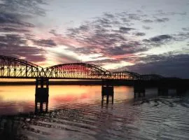 A Bridge View Inn