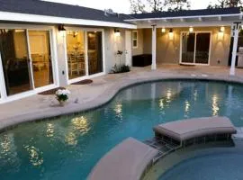 Fantastic 6 bedroom, 45 bath home (4 master Suites), pool home