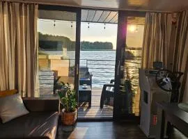 Domek na wodzie Topiko Czarter przy Hotelu Ognisty Ptak