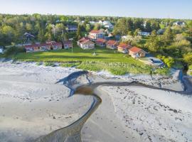 Hunts Point 2-BR Coastal Retreat - Cottage # 4, Hotel in Summerville Centre