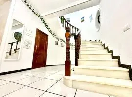 9 Rooms - Yellow House