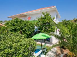 Apartments by the sea Okrug Donji, Ciovo - 11144, hotel en Okrug Gornji