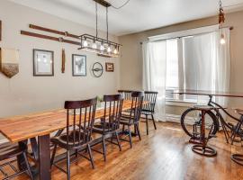 Charming Paris House about 1 half Mi to Canyon!、Parisのホテル