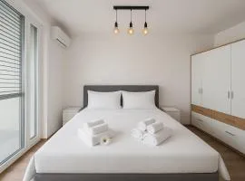 Simcity IX l Central park with Air Conditioning, free garage parking, balcony and 24 7 self check-in