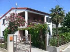 Apartments and rooms with parking space Sukosan, Zadar - 24693