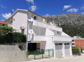 Apartments with parking space Igrane, Makarska - 24696, hotel in Igrane