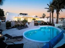 Wonderful Puerto Del Carmen Villa Central Location Villa Cilla Sea Views