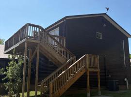 Modern Lakeview Escape, hotel in Hammond