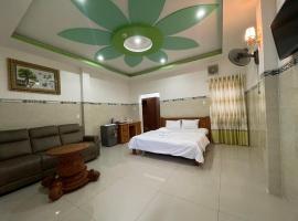 Gems Hotel 2, hotel v destinaci Bình Xuân