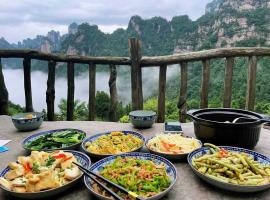 PeakMist Retreat Inside ZhangJiaJie Forest Park, zelfstandige accommodatie in Zhangjiajie