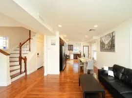 988 - 2 4BR Boston Cozy Getaway near Geneva Cliffs