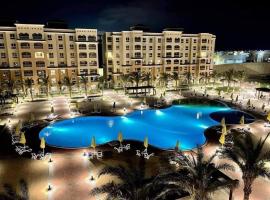 شاليه بقرية اكوافيو, hotel v destinaci El Alamein