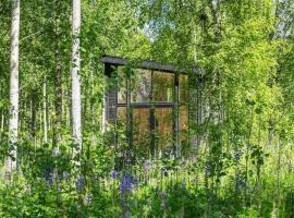 Minimalist Cabin With Forest Views In Arvika, hotell i Arvika