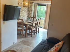 La Cazelle, charme sport et détente, hotelli kohteessa Saint-Chels