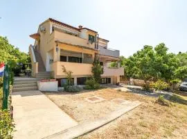 1 Bedroom Lovely Apartment In Potocnica